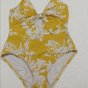 Antonio Melani 1 piece swimsuit w/matching sarong